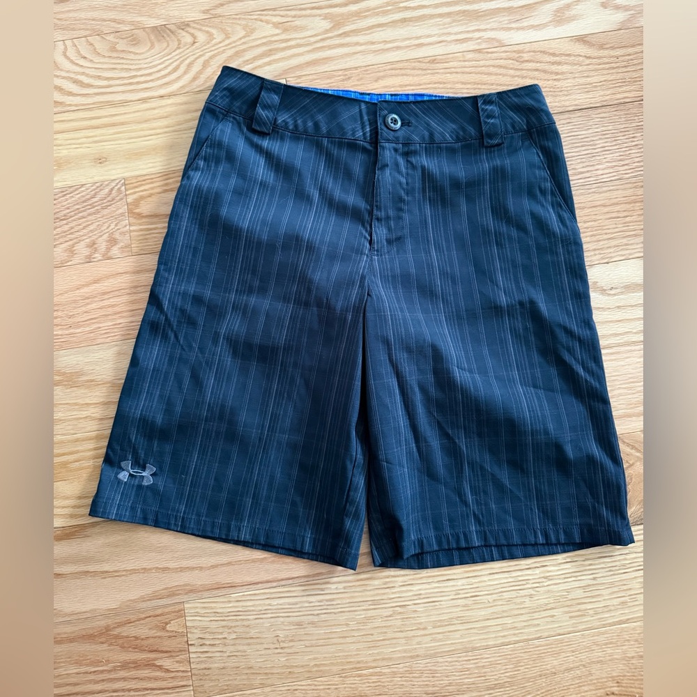 Under Armour black striped shorts boys YL